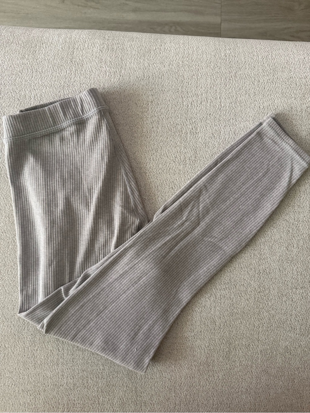 ALO Yoga Ribbed Wide-Leg Leggings in Light Grey
